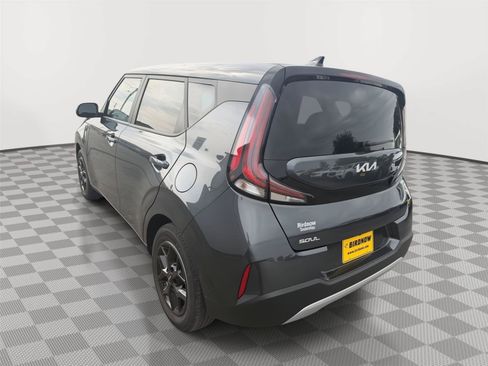 Used 2023 Kia Soul LX w/ LX Technology Package FWD image 3