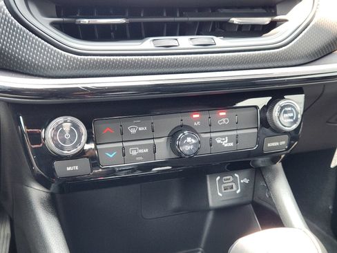 New 2026 Jeep Compass Latitude AWD/4WD image 18