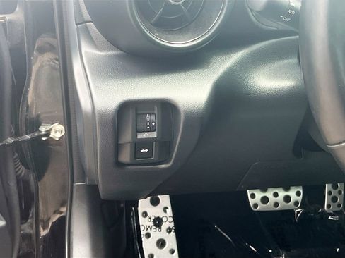 Used 2022 Toyota GR86 Premium w/ ALL Weather Mat Package (TMS) RWD image 10