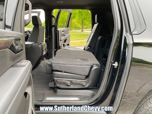 Used 2025 Chevrolet Suburban Z71 AWD/4WD image 40