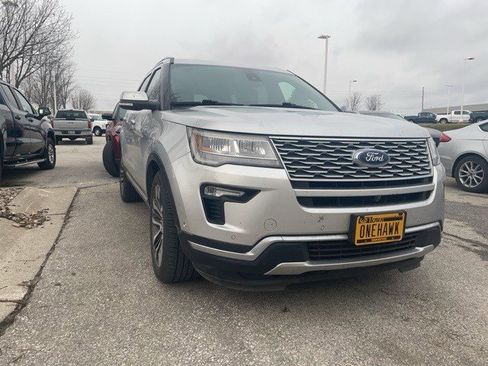 Used 2018 Ford Explorer Platinum image 2
