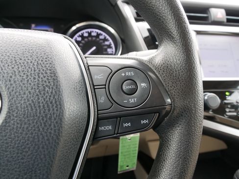 Used 2018 Toyota Camry LE image 23