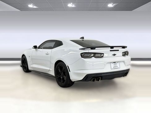 Used 2019 Chevrolet Camaro LT image 3