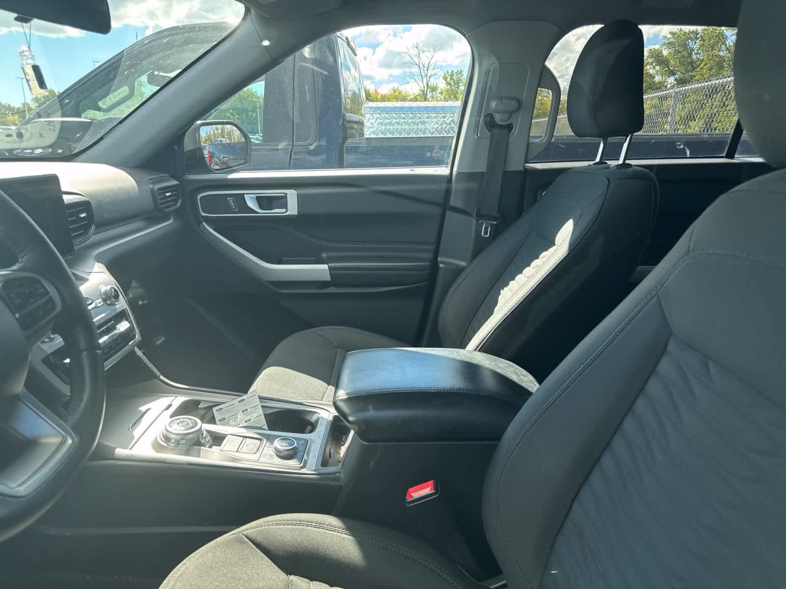 Used 2021 Ford Explorer XLT AWD/4WD image 29
