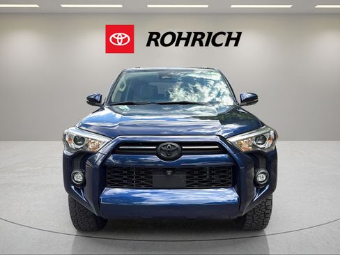 Used 2022 Toyota 4Runner SR5 Premium w/ Moonroof Package AWD/4WD image 2