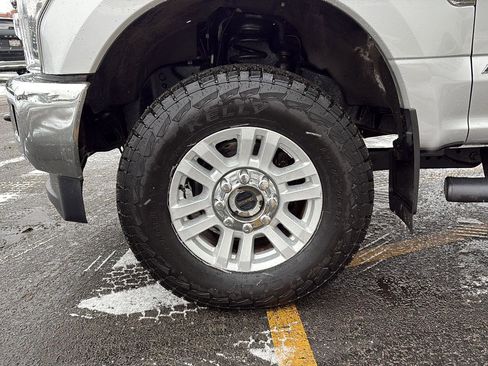 Used 2019 Ford F250 XLT w/ XLT Value Package image 27