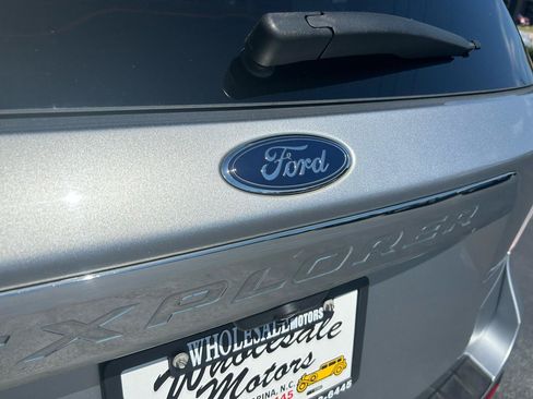 Used 2021 Ford Explorer XLT RWD image 34