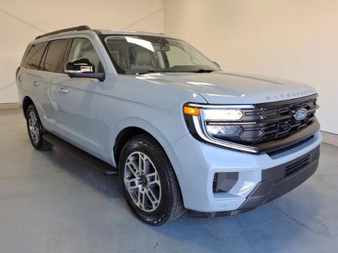 Certified 2025 Ford Expedition Active AWD/4WD image 1