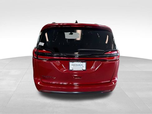 New 2026 Chrysler Pacifica Select FWD image 7