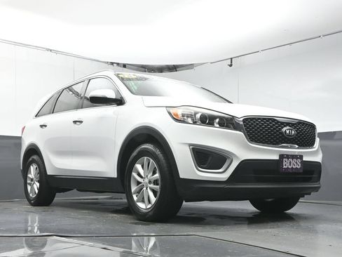 Used 2018 Kia Sorento FWD image 31