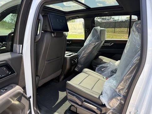 New 2026 GMC Yukon XL Denali w/ Denali Reserve Package AWD/4WD image 23