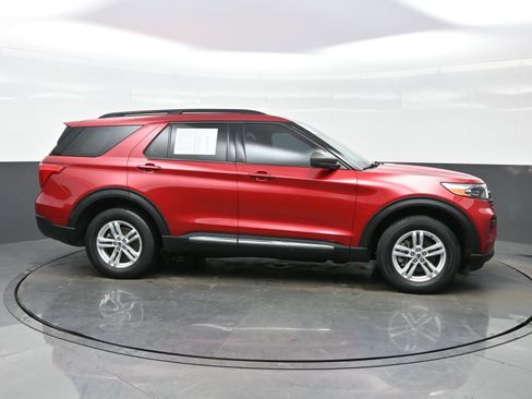 Used 2022 Ford Explorer XLT image 7