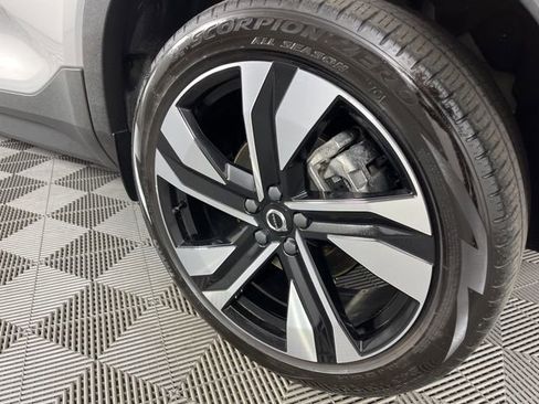 Used 2023 Volvo XC40 B5 Plus w/ Driver Assist Package AWD/4WD image 14