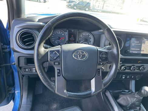 Used 2018 Toyota Tacoma TRD Sport image 16