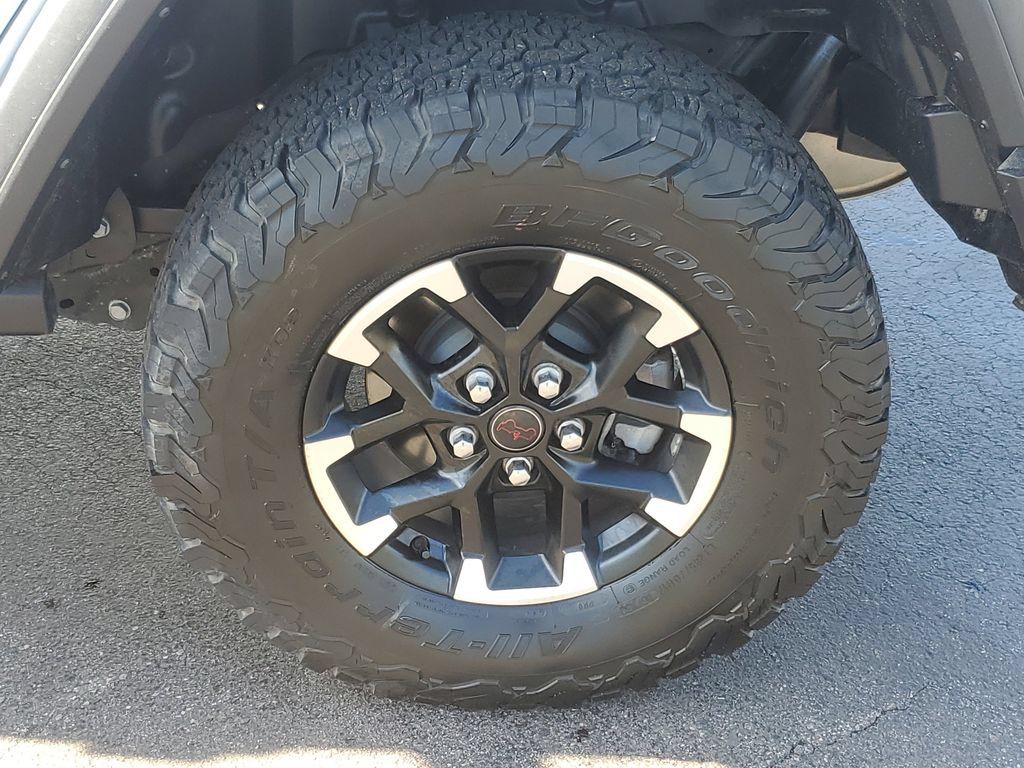 Used 2025 Jeep Wrangler Unlimited Rubicon AWD/4WD image 5