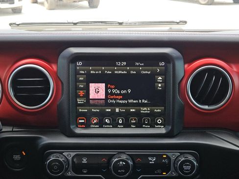 Used 2023 Jeep Gladiator Rubicon w/ LED Lighting Group AWD/4WD image 17