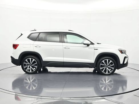 Used 2024 Volkswagen Taos SE FWD image 4