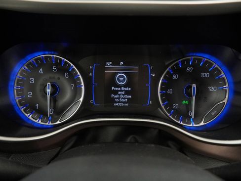 Used 2023 Chrysler Voyager LX image 25