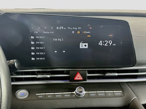 Used 2025 Hyundai Elantra Limited FWD image 21