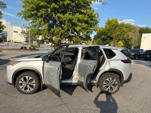 Used 2023 Nissan Rogue SV FWD image 19
