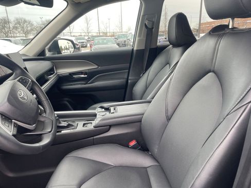 Used 2025 Toyota Grand Highlander FWD image 25
