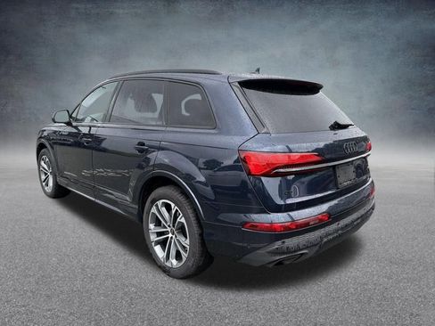 Used 2025 Audi Q7 2.0T Premium w/ Convenience Plus Package AWD/4WD image 3