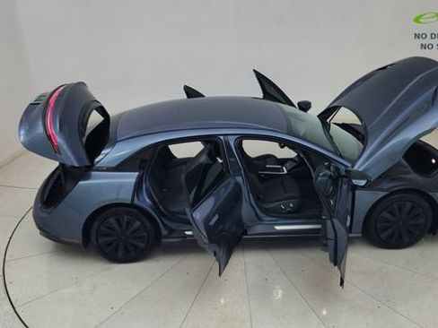 Used 2025 Lucid Air Pure RWD image 85