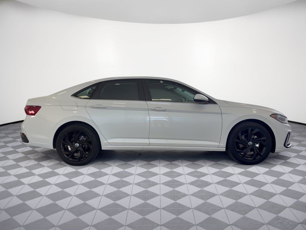 Certified 2026 Volkswagen Jetta SE FWD image 8