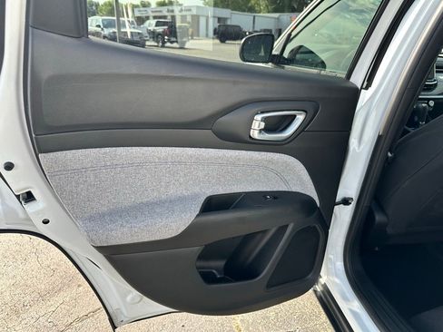 Used 2024 Jeep Compass Sport image 8