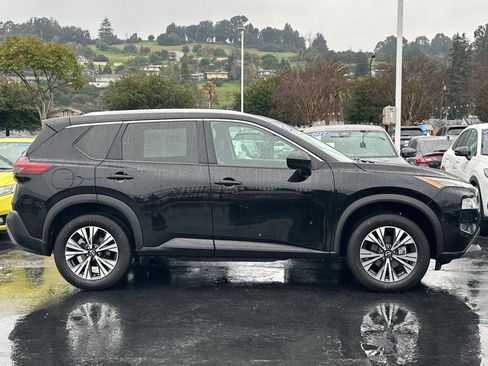 Used 2023 Nissan Rogue SV w/ SV Premium B Package image 2