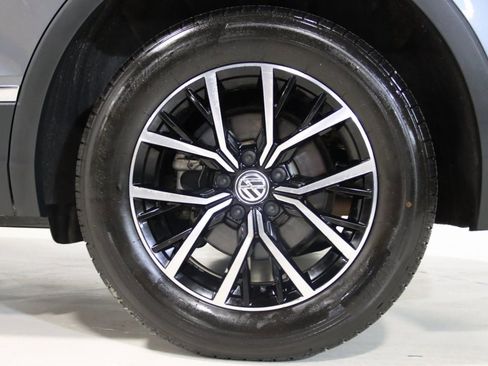 Used 2021 Volkswagen Tiguan SE w/ Panoramic Sunroof Package image 67