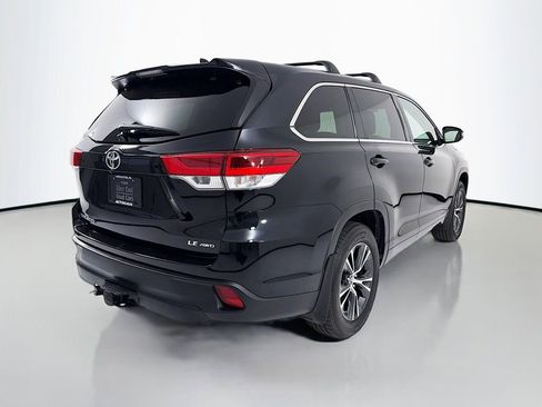 Used 2018 Toyota Highlander Plus AWD/4WD image 7
