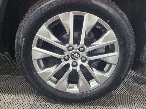 Used 2020 Toyota RAV4 XLE Premium AWD/4WD image 17