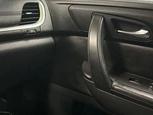 Used 2016 Chevrolet Traverse LT w/ Style and Technology Package FWD image 17