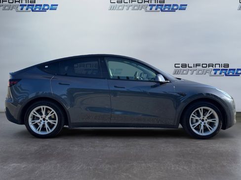 Used 2021 Tesla Model Y Long Range image 4