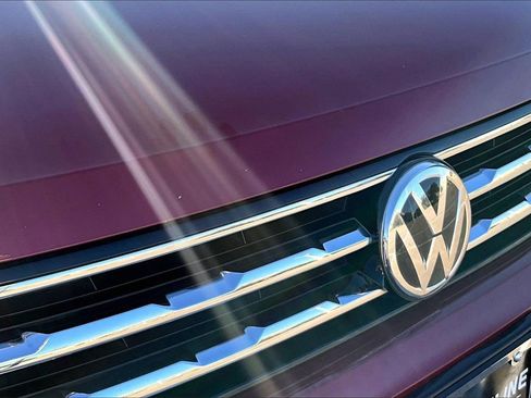 Used 2019 Volkswagen Tiguan SE w/ Panoramic Sunroof Package image 34