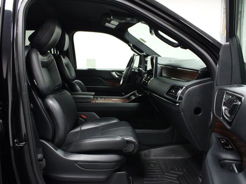 Used 2023 Lincoln Navigator 2WD image 17
