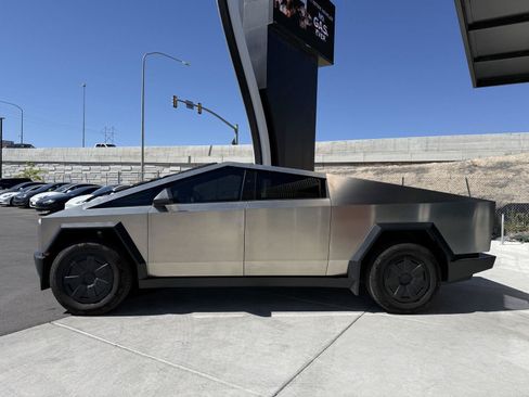 Used 2024 Tesla Cybertruck AWD Crew Cab image 5