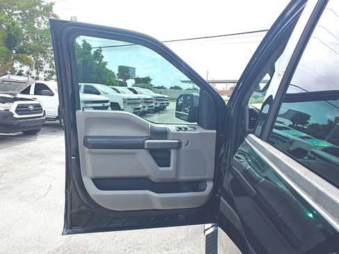 Used 2017 Ford F150 XLT w/ Equipment Group 302A Luxury RWD image 10