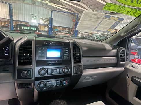 Used 2019 Ford F250 XL w/ Power Equipment Group AWD/4WD image 13