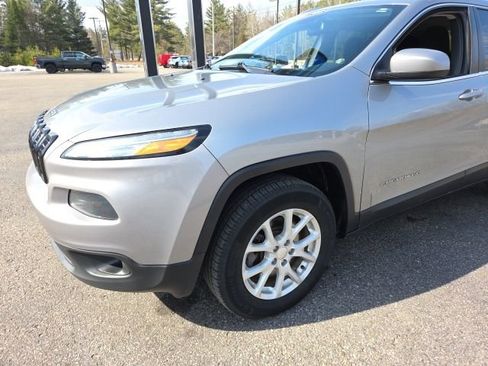 Used 2017 Jeep Cherokee Latitude w/ Cold Weather Group image 25