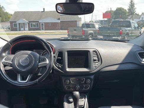 Used 2020 Jeep Compass Trailhawk AWD/4WD image 14
