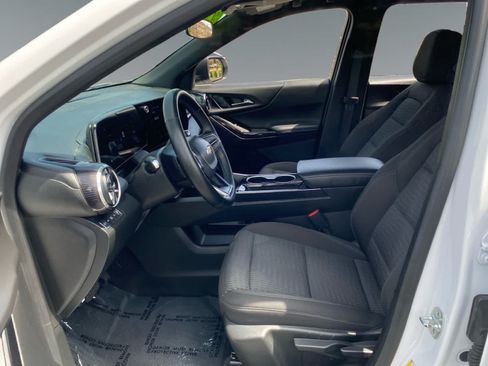 Used 2025 Chevrolet Equinox LT AWD/4WD image 9