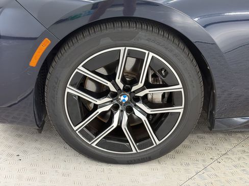 Used 2023 BMW 760i xDrive w/ Luxury Rear Seating Package AWD/4WD image 13
