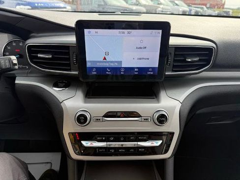 Certified 2022 Ford Explorer XLT w/ Equipment Group 202A image 19
