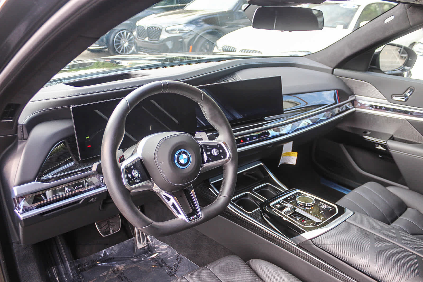 Used 2026 BMW 750e xDrive AWD/4WD image 16