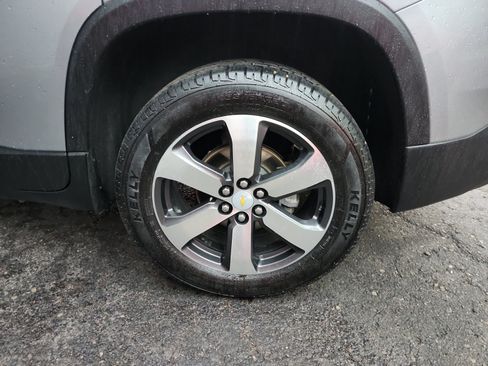 Used 2023 Chevrolet Traverse LT w/ LT Premium Package AWD/4WD image 16
