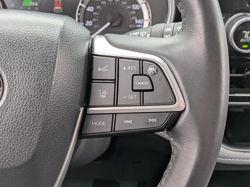 Used 2023 Toyota Highlander XSE AWD/4WD image 29