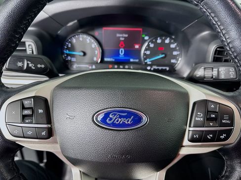 Used 2022 Ford Explorer XLT image 16