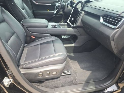 Used 2024 GMC Acadia Elevation AWD/4WD image 17